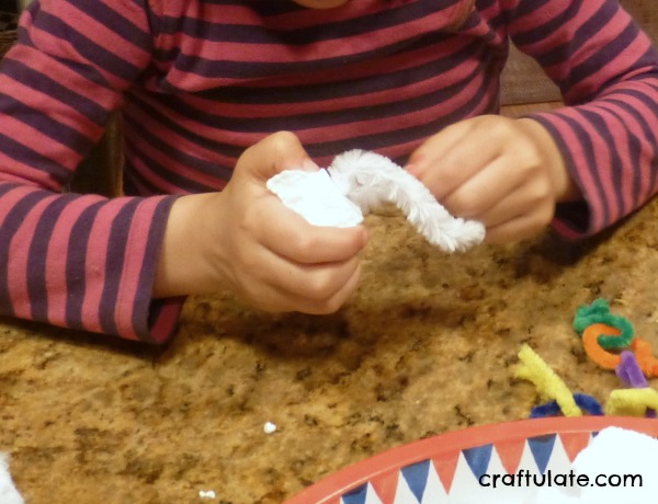 Creative Construction: Styrofoam and Pipe Cleaners - Craftulate